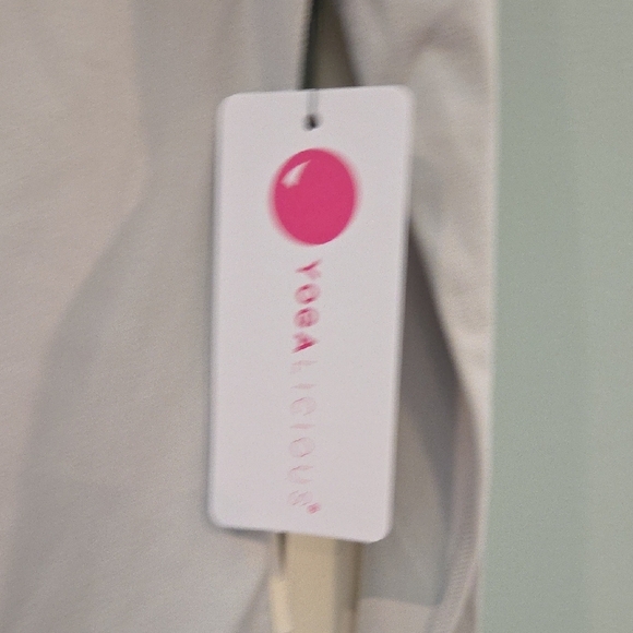 Yogalicious Cream Long Sleeve Top New With Tags Size XS - Picture 5 of 9